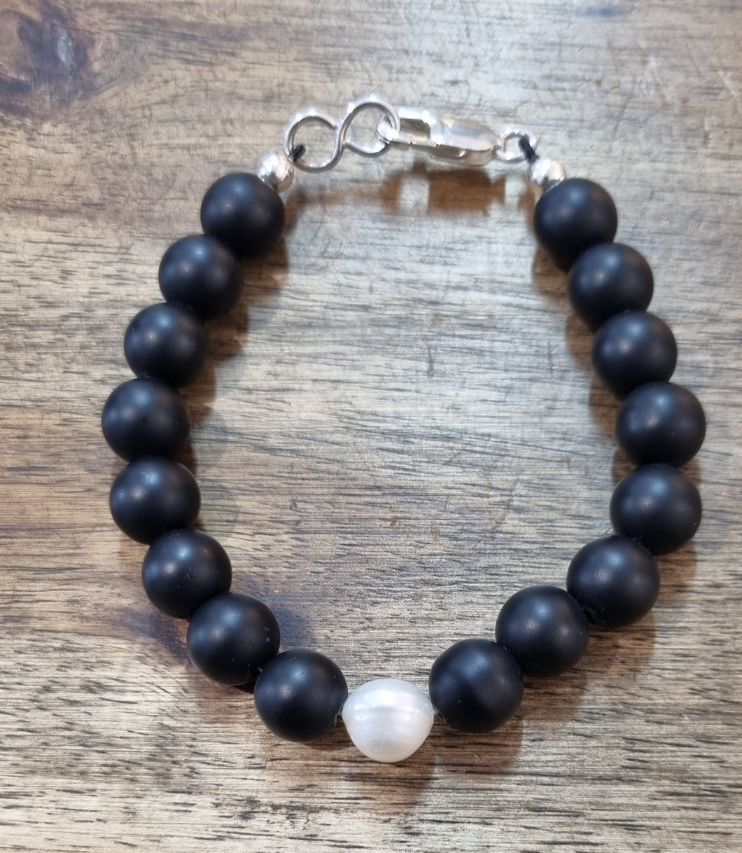 Black Agate Beads and Freshwater Pearl Bracelet - 17cm