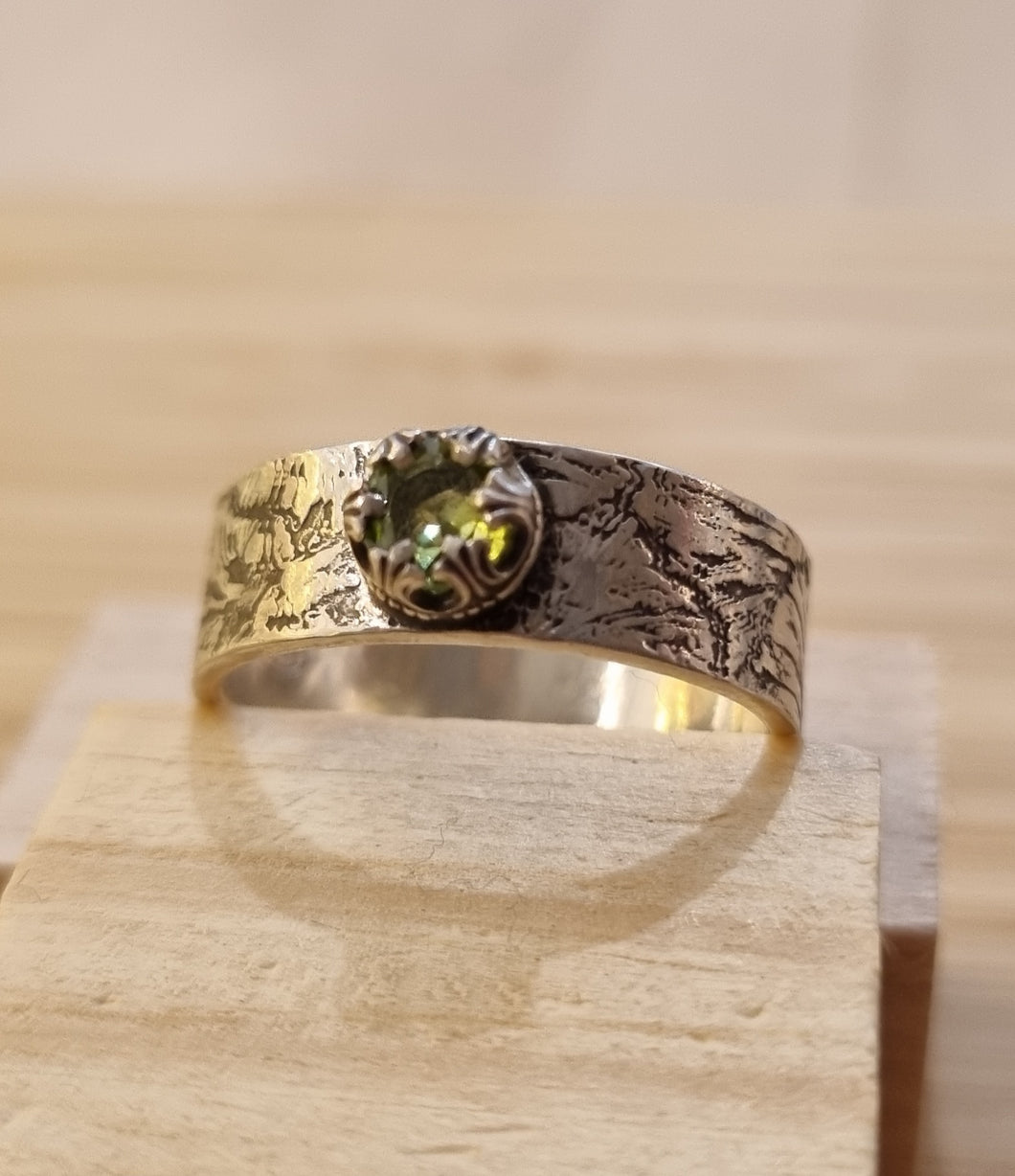 Peridot & Gingko Pattern Ring